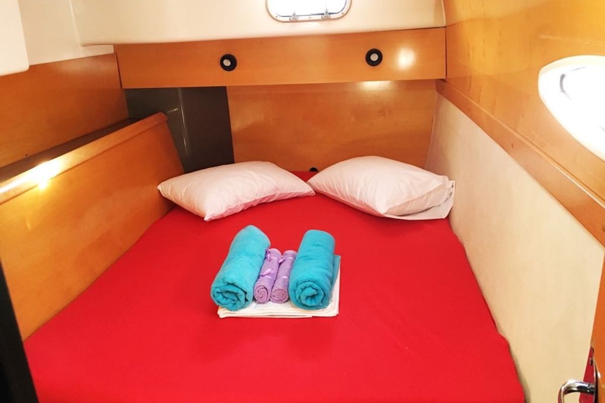Cabin on Victoria, a Fountaine Pajot Lavezzi 40 catamaran at Sithonia Municipal Unit, Greece