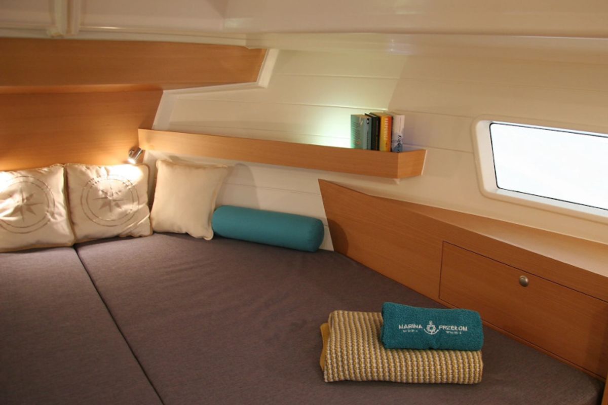 Cabin on Platinum 989 Flybridge, a Delphia Yachts Platinum 989 motorboat at Wilkasy, Poland