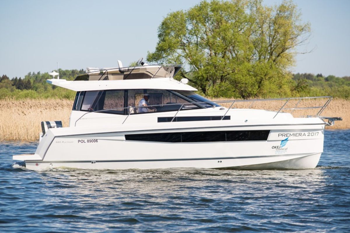 Exterior view of Platinum 989 Flybridge, a Delphia Yachts Platinum 989 motorboat at Wilkasy, Poland