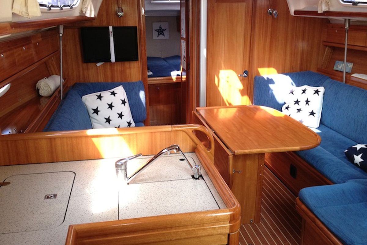 Salon of White Lady, a Bavaria 38 Cruiser sailboat at Fisksätra, Sweden
