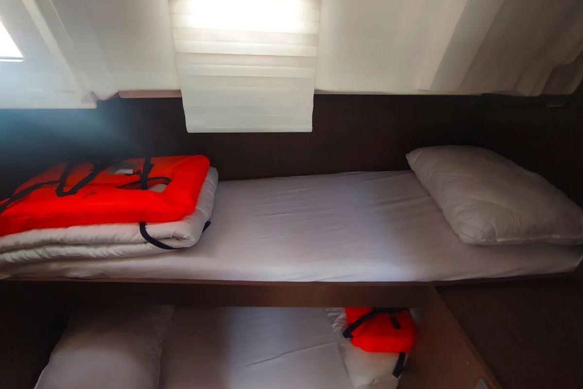 Cabin on Ariel, a Beneteau Oceanis 46.1 sailboat at Općina Medulin, Croatia
