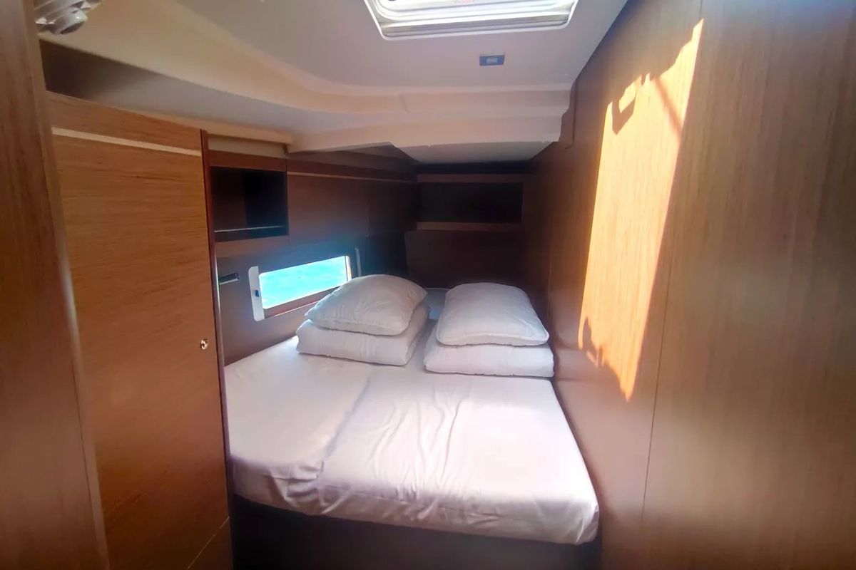 Cabin on Ariel, a Beneteau Oceanis 46.1 sailboat at Općina Medulin, Croatia
