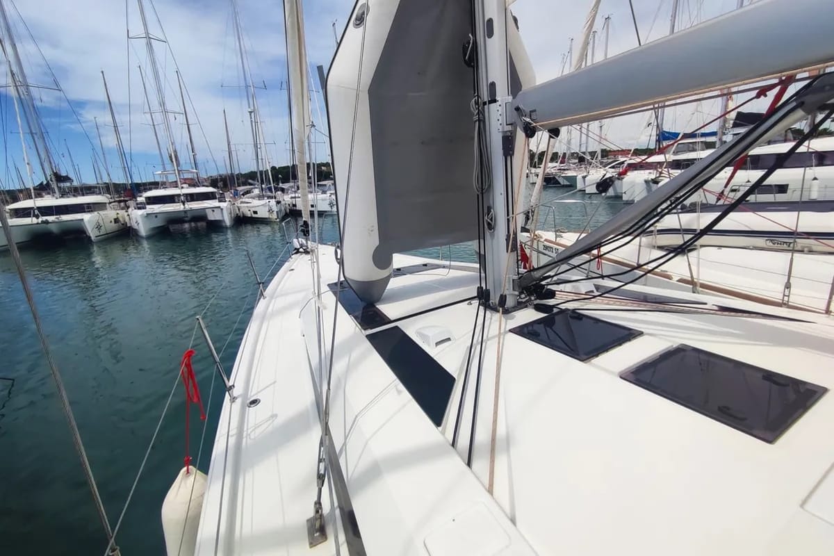 Deck of Ariel, a Beneteau Oceanis 46.1 sailboat at Općina Medulin, Croatia