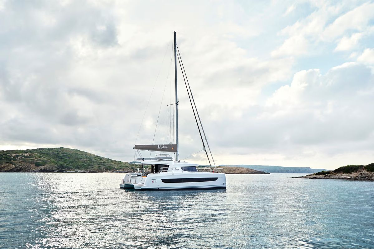 Exterior view of Sky Star, a Bali 4.4 catamaran at Tourlos, Greece