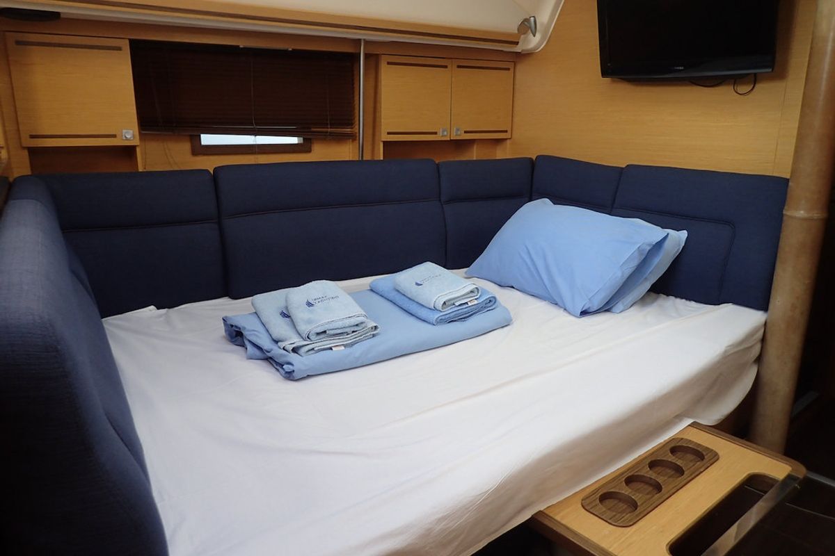 Cabin on Moon Shadow, a Elan 444 Impression sailboat at Fethiye, Turkey