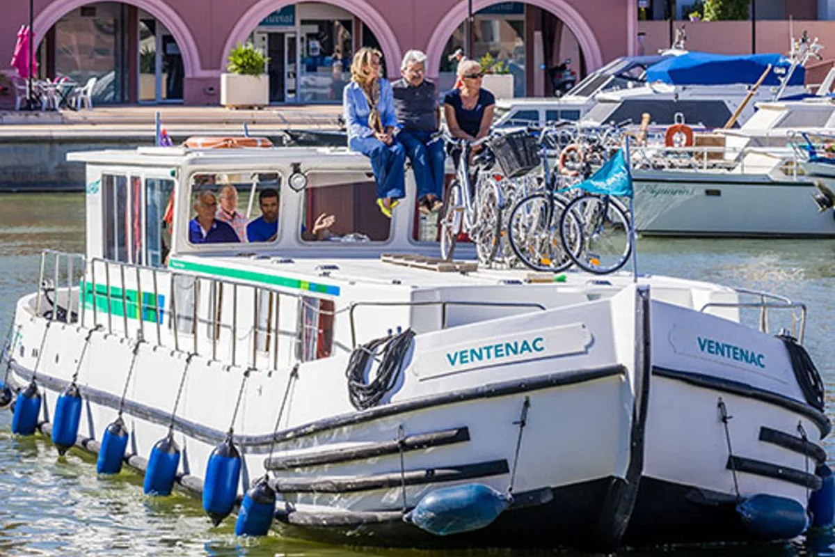 Exterior view of 1500R-13, a Pénichette 1500R motorboat at Argens-Minervois, France