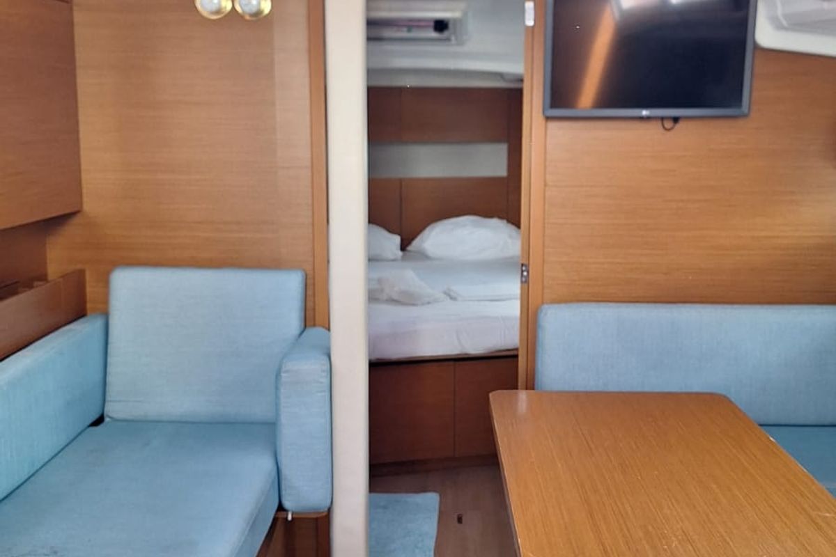 Salon of Iliada, a Jeanneau Sun Odyssey 410 sailboat at Municipal Unit of Palairos, Greece
