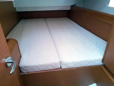 Cabin on Arisaghia, a Jeanneau Sun Odyssey 449 sailboat at Agropoli, Italy