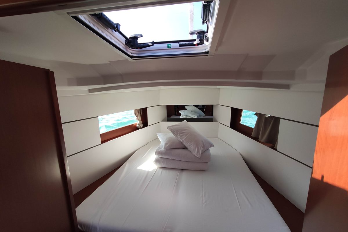 Cabin on Citrea, a Beneteau Oceanis 38.1 sailboat at Općina Medulin, Croatia