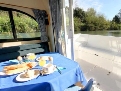 Salon of Caprice - Comfort 56, a Cygnet Caprice motorboat at Castelnaudary, France