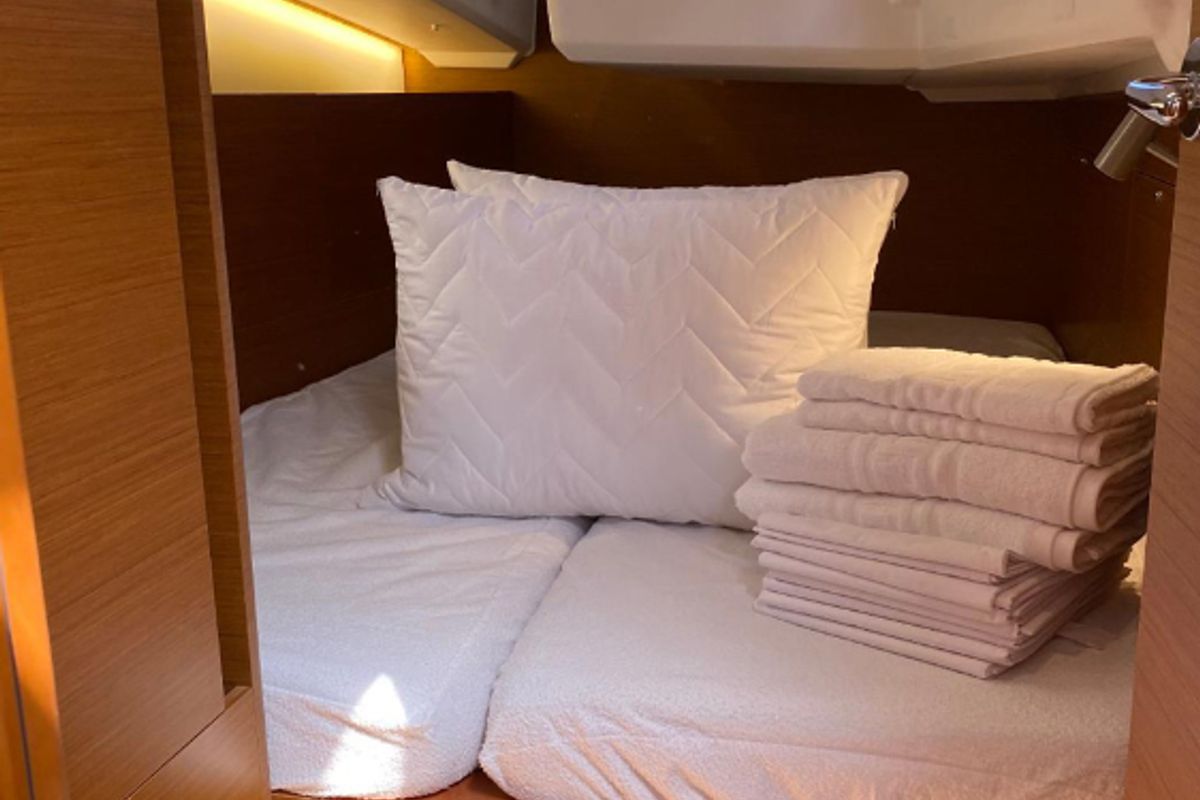 Cabin on Baghera, a Jeanneau Sun Odyssey 410 sailboat at Municipal Unit of Lefkada, Greece