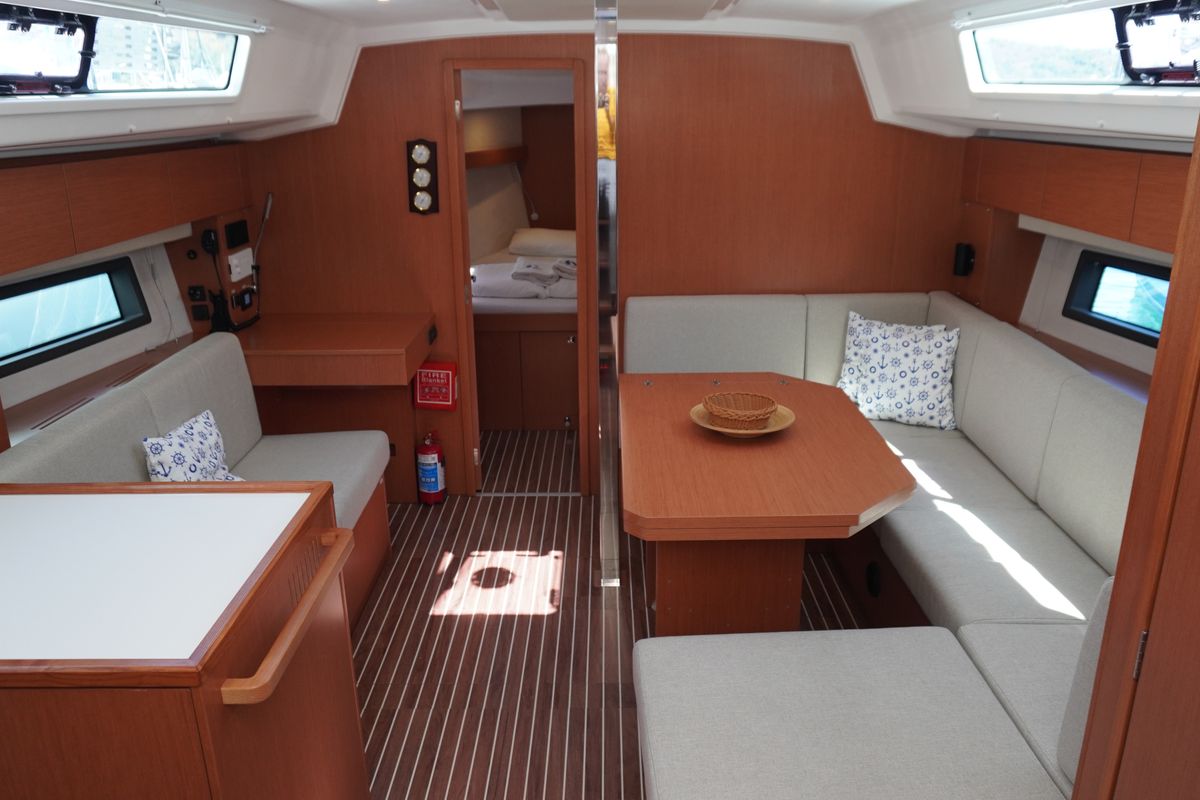 Salon of Alara-3, a Bavaria C42 sailboat at Fethiye, Turkey