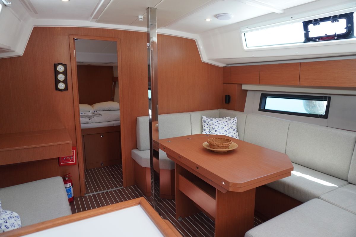Salon of Alara-3, a Bavaria C42 sailboat at Fethiye, Turkey