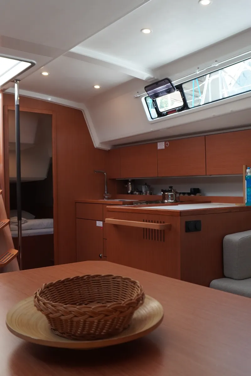 Salon of Alara-3, a Bavaria C42 sailboat at Fethiye, Turkey