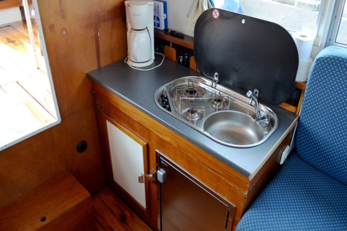 Galley of Quinto, a De Drait Doerak 850 OK motorboat at Drachten, Netherlands