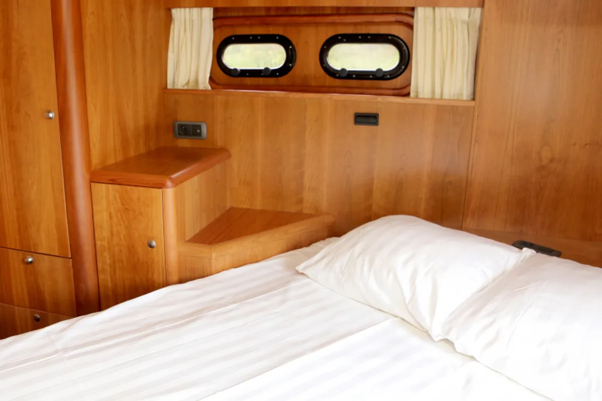 Cabin on Royal, a Pacific Allure 155 motorboat at Heukelum, Netherlands