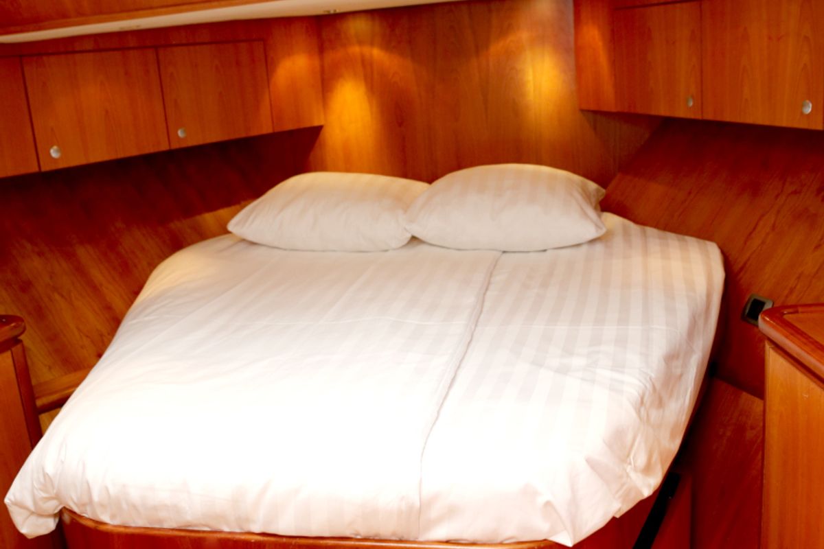 Cabin on Royal, a Pacific Allure 155 motorboat at Heukelum, Netherlands