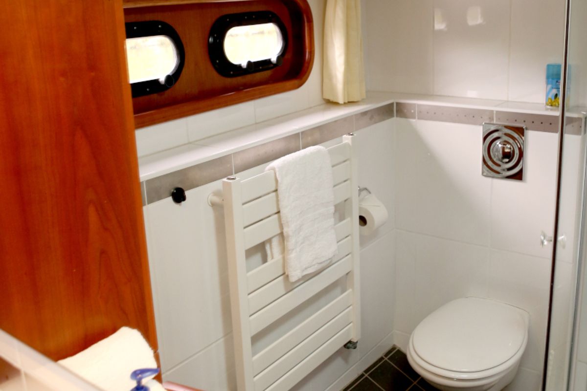 Head on Royal, a Pacific Allure 155 motorboat at Heukelum, Netherlands