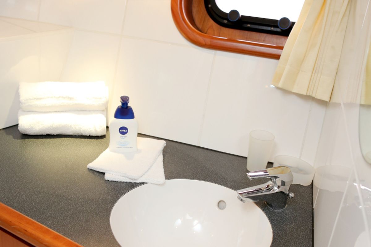 Head on Royal, a Pacific Allure 155 motorboat at Heukelum, Netherlands