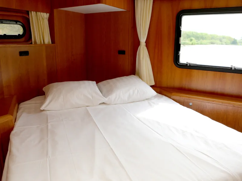 Cabin on Royal, a Pacific Allure 155 motorboat at Heukelum, Netherlands