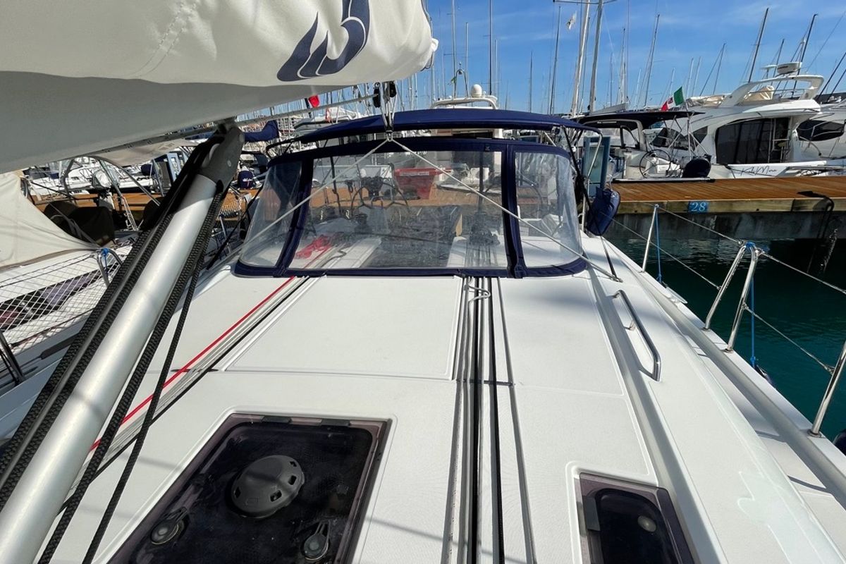 Deck of Vela, a Beneteau Oceanis 40.1 sailboat at Rosignano Solvay, Italy
