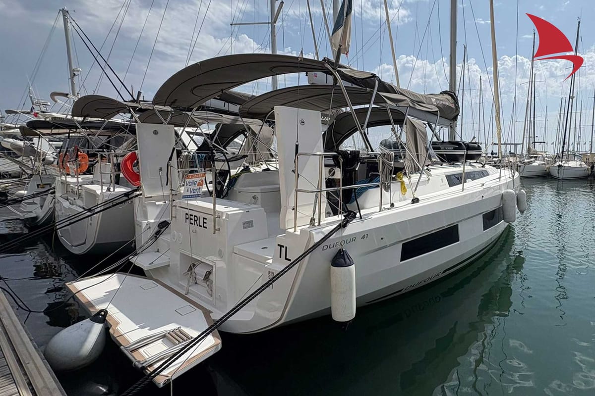 Perle, a Dufour 41 sailboat at Hyères, France