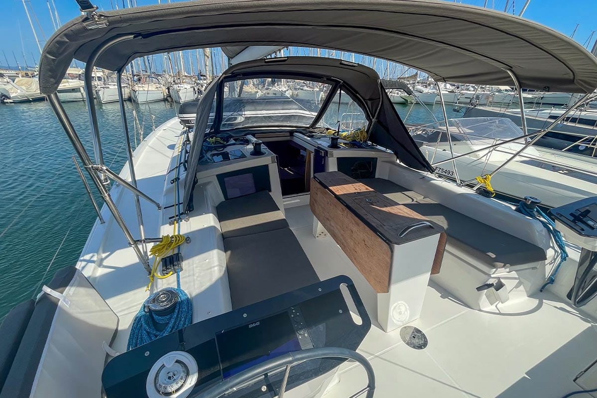 Perle, a Dufour 41 sailboat at Hyères, France
