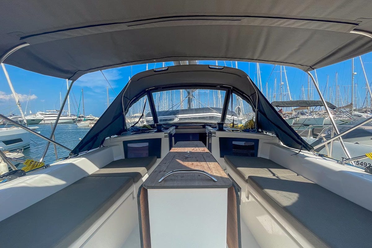 Perle, a Dufour 41 sailboat at Hyères, France