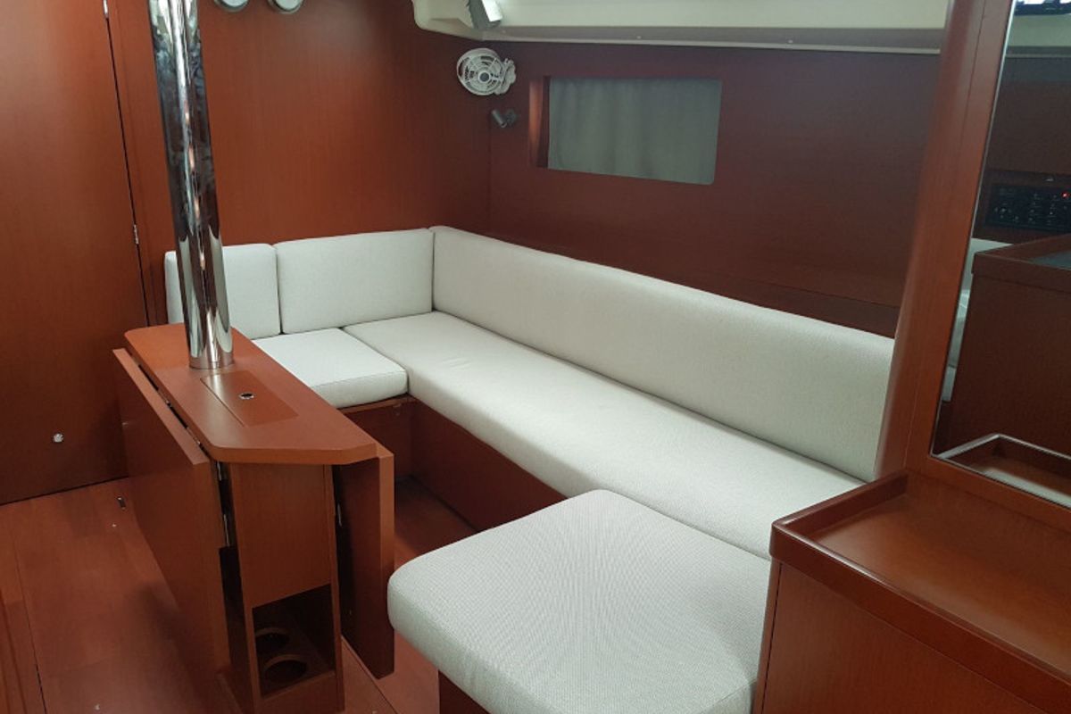 Salon of Gloria, a Beneteau Oceanis 41.1 sailboat at Puntone di Scarlino, Italy