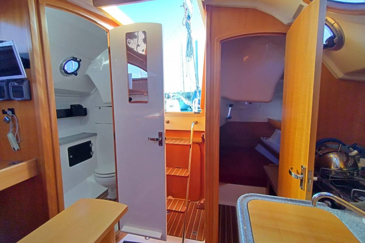 Head on Grand Patience, a Northman Maxus 28 Standard sailboat at Saint-Cast-le-Guildo, France