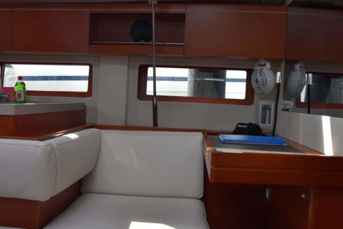 Salon of ANTONIOS, a Beneteau Oceanis 51.1 sailboat at Athens, Greece