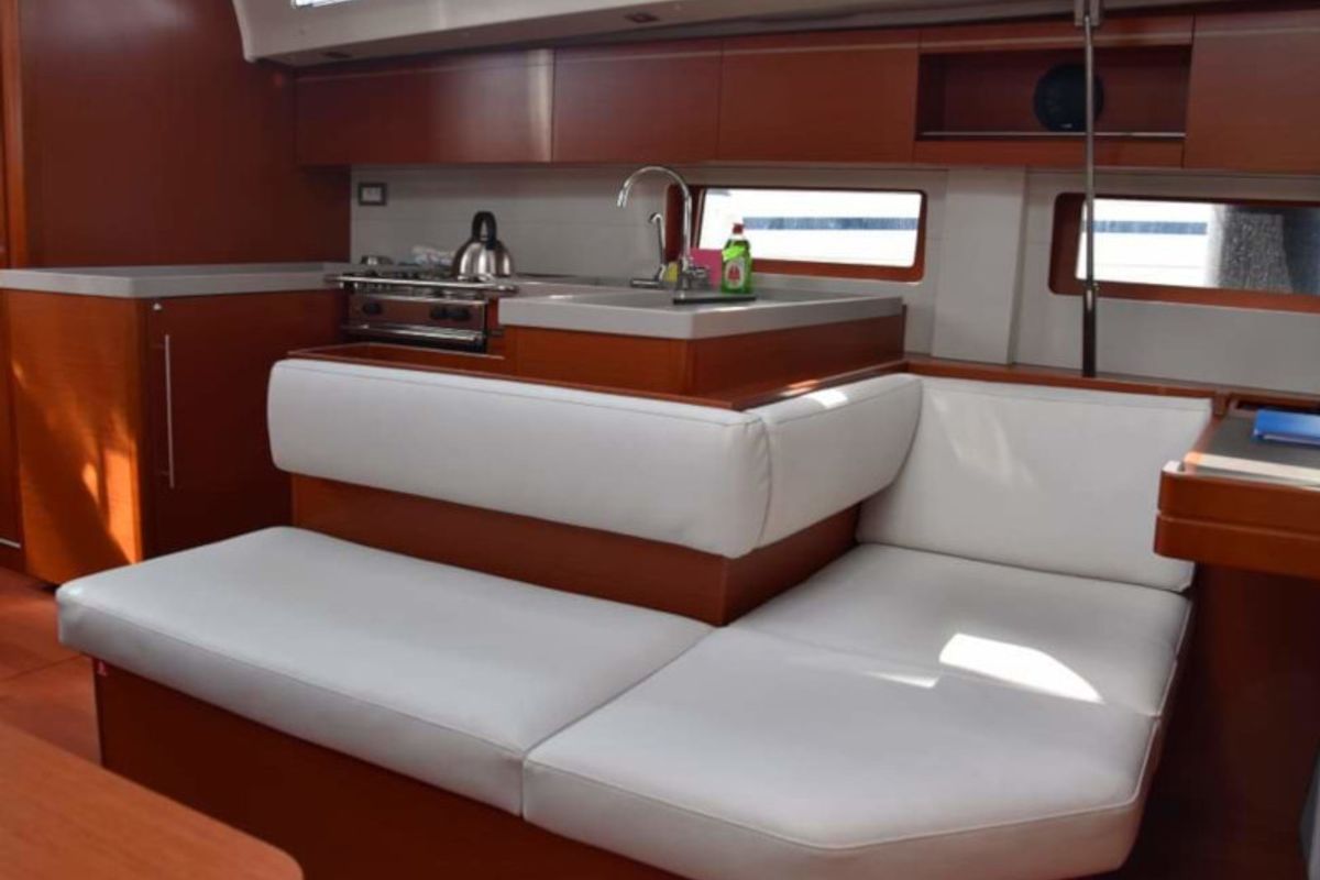 Salon of ANTONIOS, a Beneteau Oceanis 51.1 sailboat at Athens, Greece
