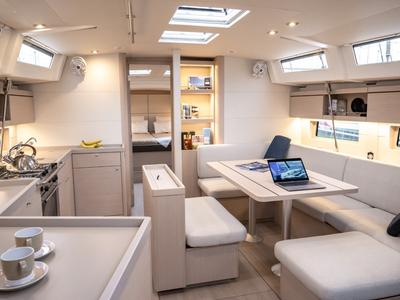 Salon of Nalu, a Beneteau Oceanis 46.1 sailboat at Općina Medulin, Croatia