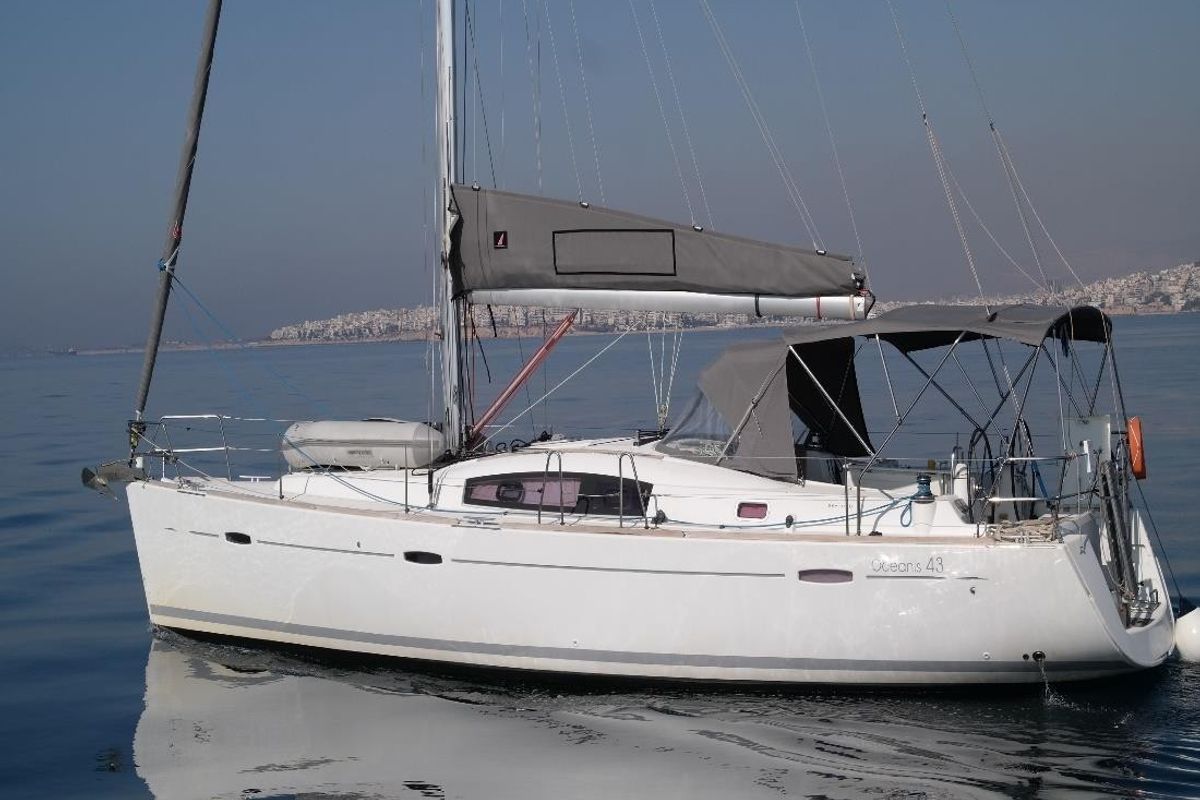 Exterior view of Fantasea, a Beneteau Oceanis 43 sailboat at Athens, Greece