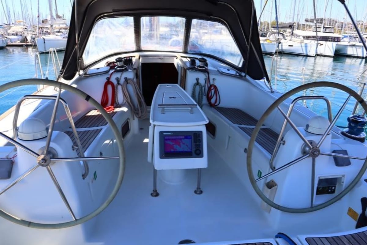 Fantasea, a Beneteau Oceanis 43 sailboat at Athens, Greece
