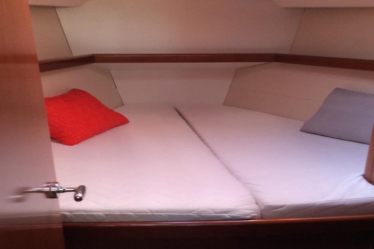 Fantasea, a Beneteau Oceanis 43 sailboat at Athens, Greece