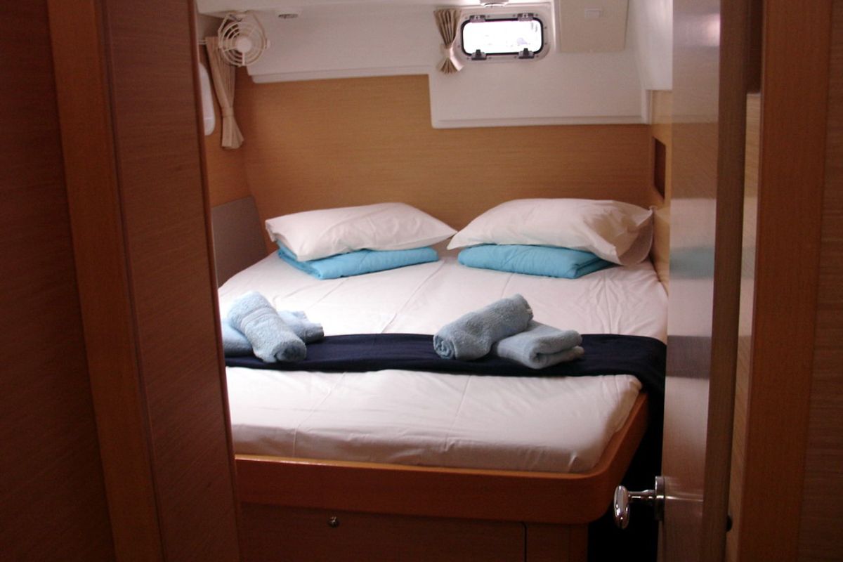 Cabin on Aurora, a Lagoon 400 catamaran at Athens, Greece
