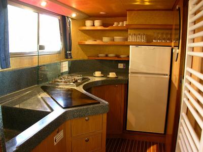 Galley of 1180-14, a Pénichette 1180 motorboat at Scey-sur-Saône-et-Saint-Albin, France