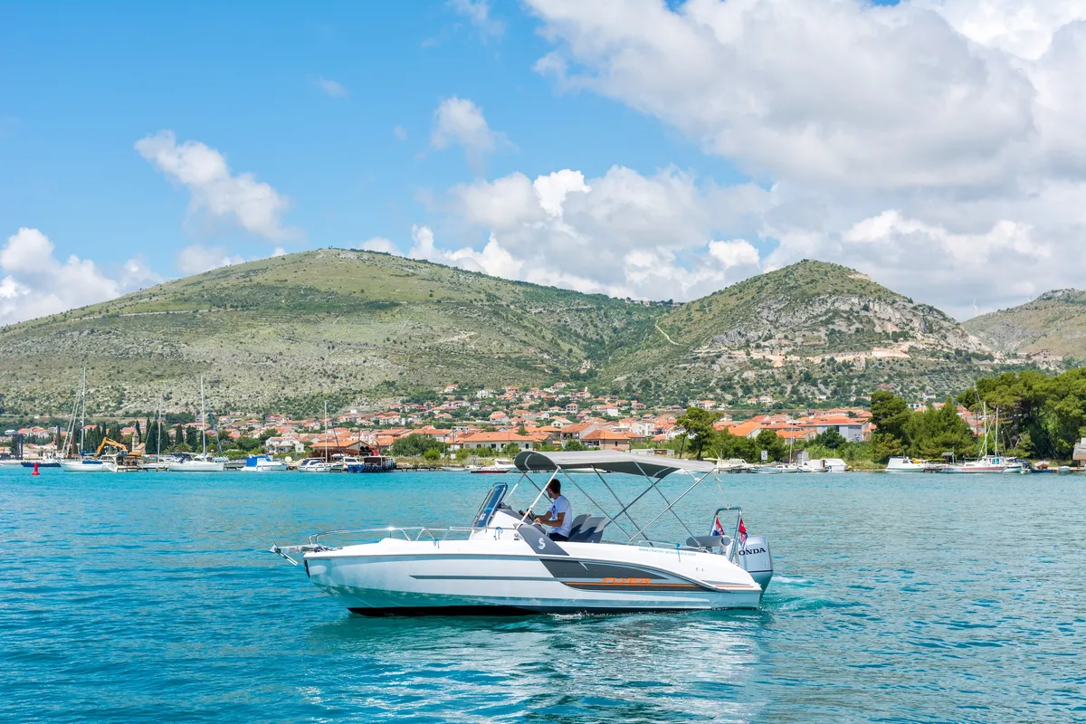 Exterior view of Beneteau Flyer 6 Space Deck, a Beneteau Flyer 6 motorboat at Grad Trogir, Croatia