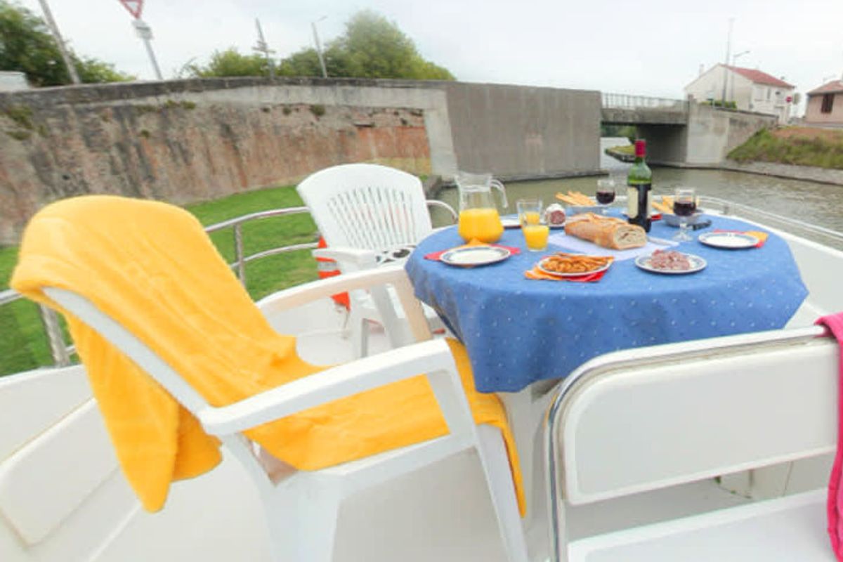 Deck of Tango - Comfort 11, a Cygnet Tango motorboat at Saint-Usage, France