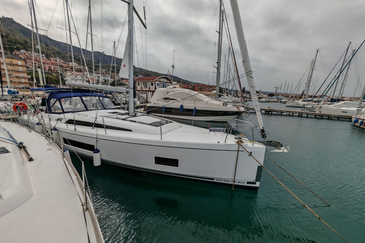 Exterior view of Aurora, a Beneteau Oceanis 46.1 sailboat at Vibo Valentia, Italy