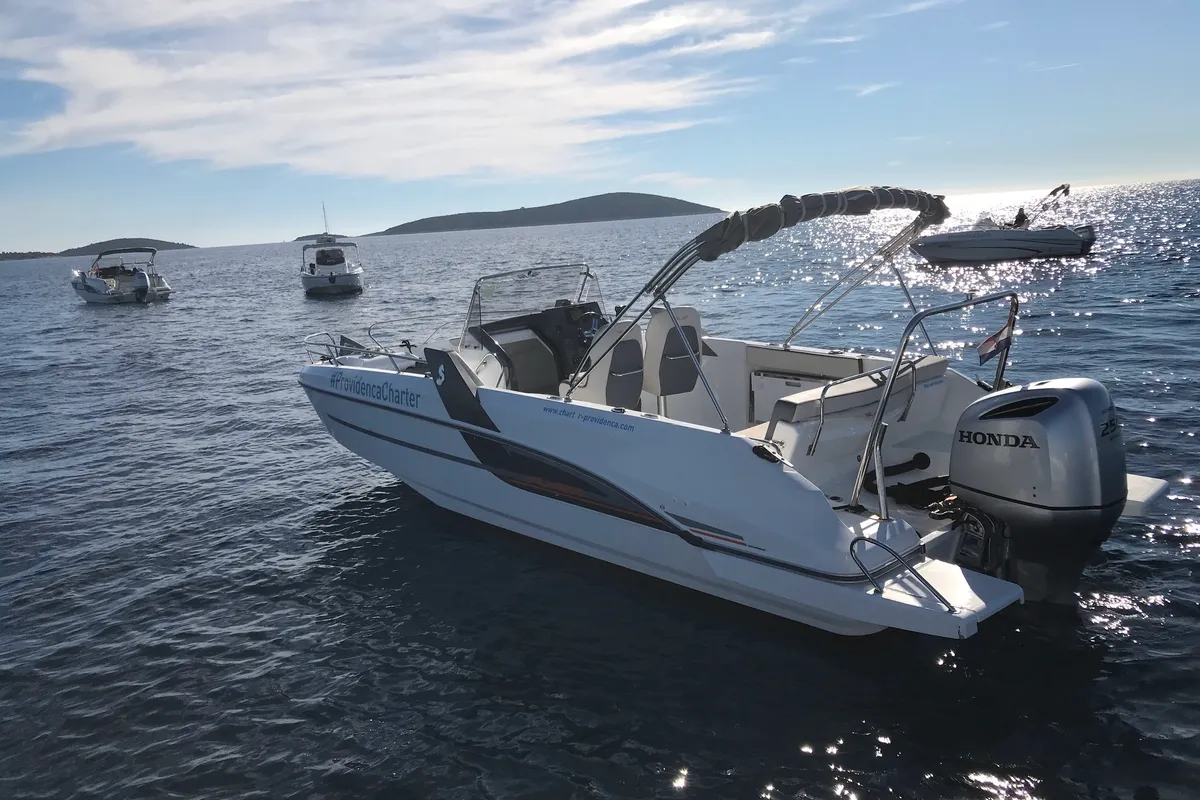 Exterior view of SPACEDeck, a Beneteau Flyer 7.7 SUNdeck motorboat at Grad Trogir, Croatia