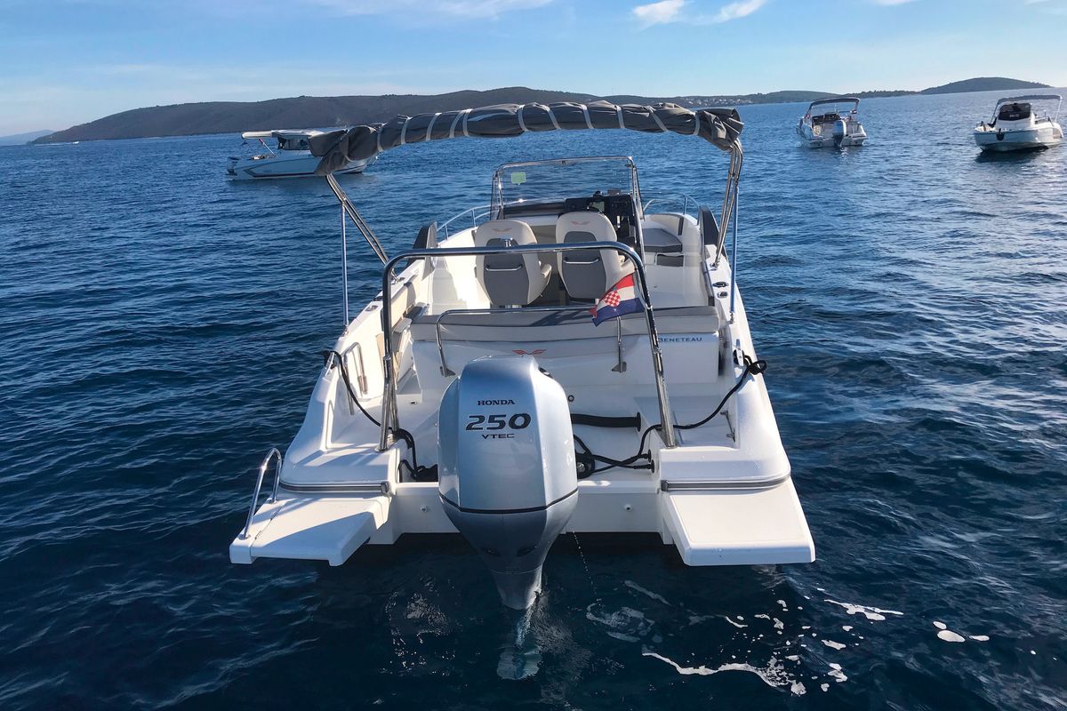 Exterior view of SPACEDeck, a Beneteau Flyer 7.7 SUNdeck motorboat at Grad Trogir, Croatia