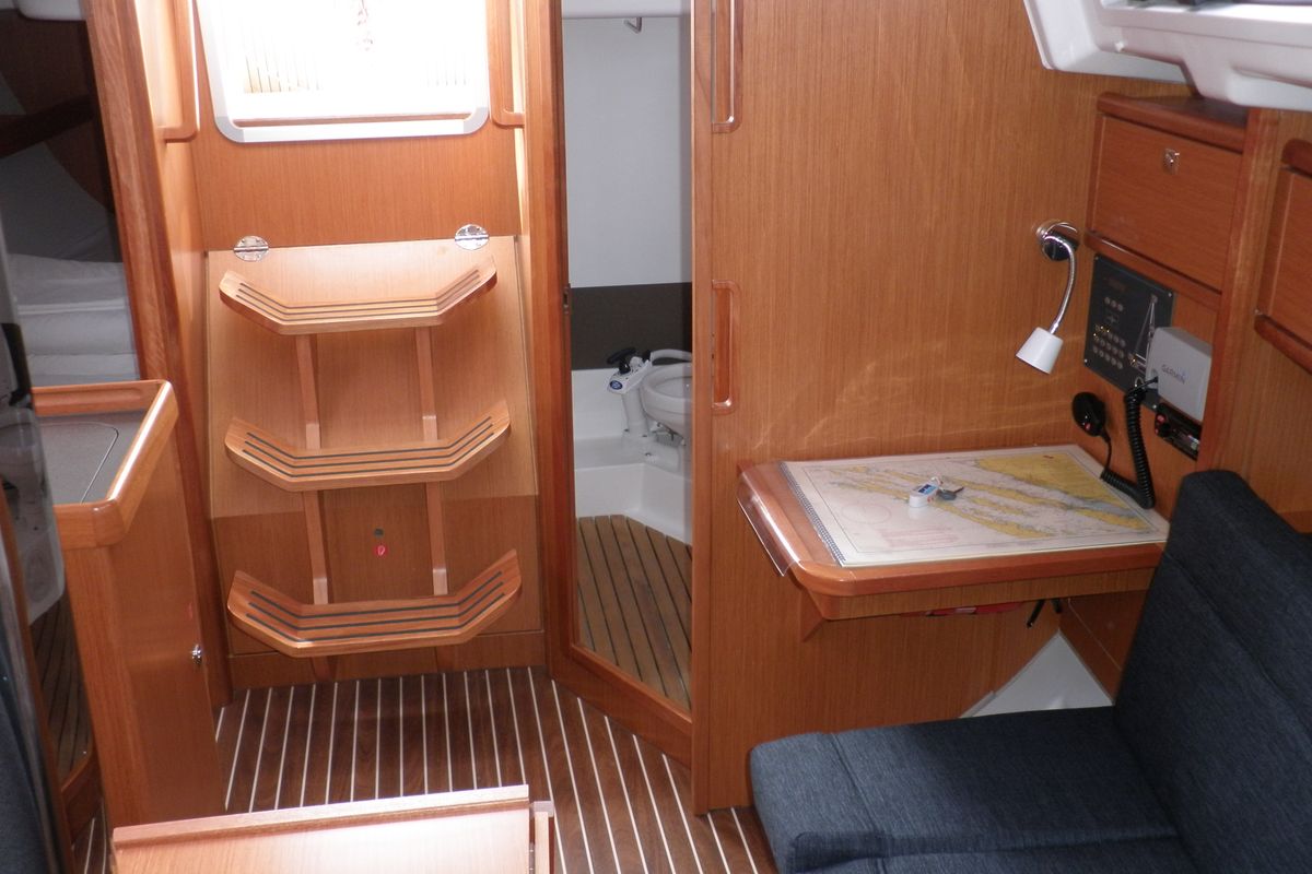Salon of GIRICA, a Bavaria Cruiser 33 sailboat at Općina Sukošan, Croatia