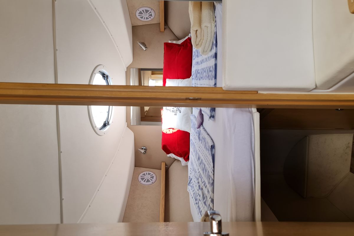 Cabin on Max 1, a Grginić jahte Mirakul 30 motorboat at Općina Sukošan, Croatia