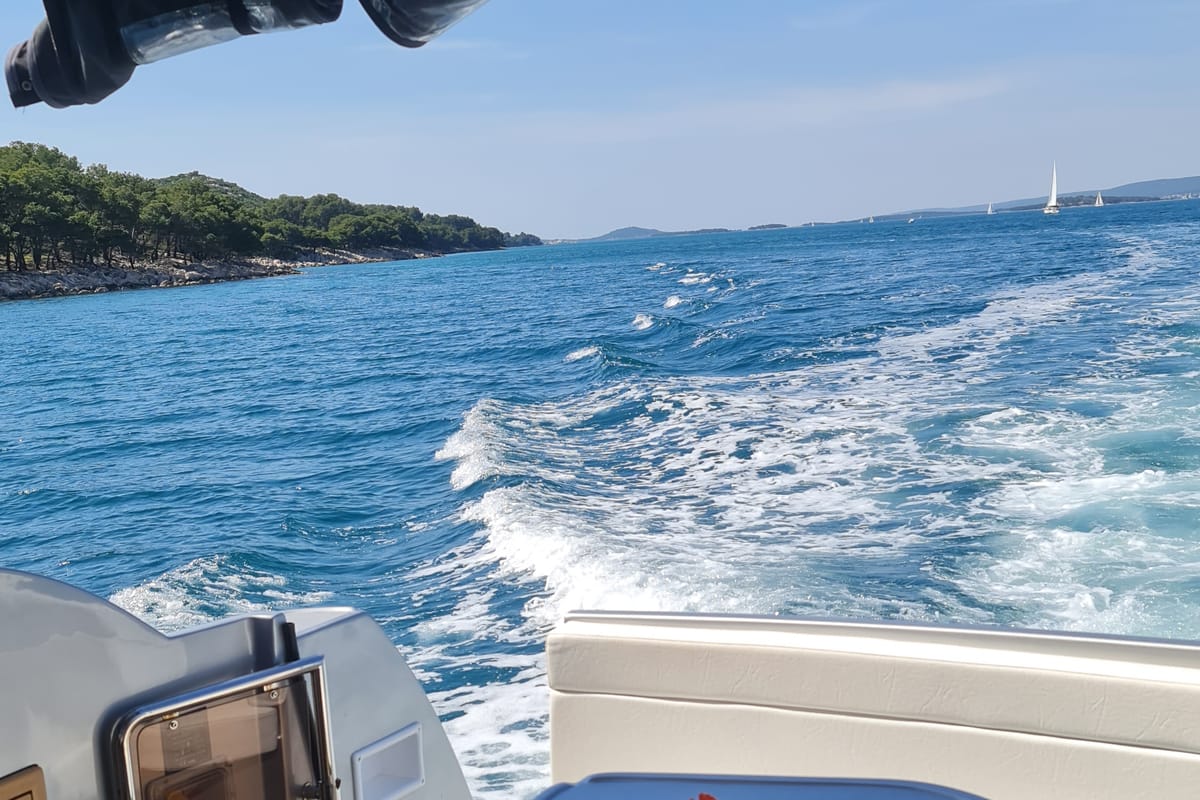 Deck of Max 1, a Grginić jahte Mirakul 30 motorboat at Općina Sukošan, Croatia