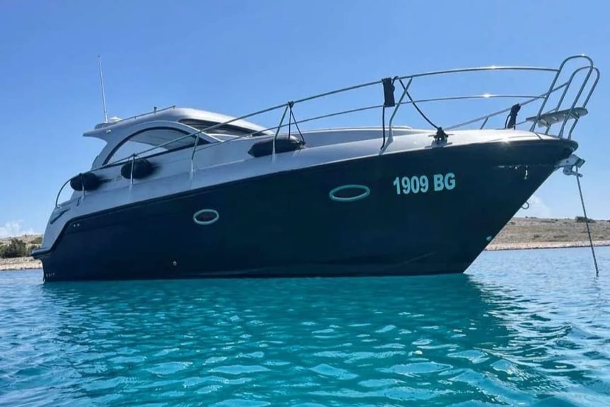 Exterior view of Max 1, a Grginić jahte Mirakul 30 motorboat at Općina Sukošan, Croatia