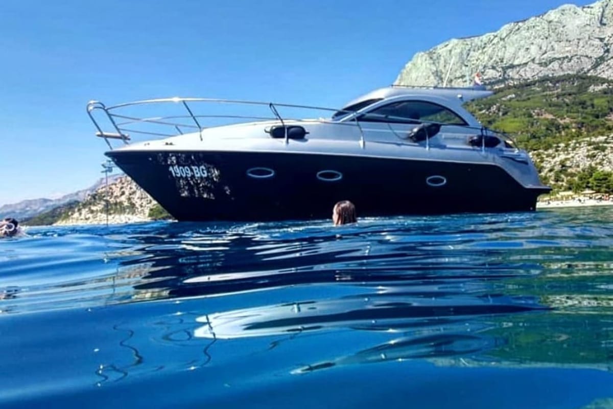 Exterior view of Max 1, a Grginić jahte Mirakul 30 motorboat at Općina Sukošan, Croatia