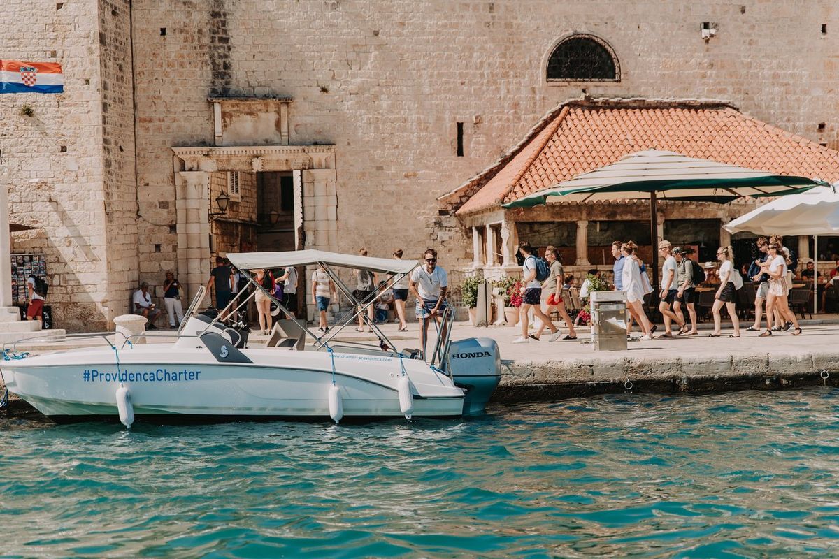 Exterior view of Benetau Flyer 6.6 Space Deck, a Beneteau Flyer 6.6 SpaceDeck motorboat at Grad Trogir, Croatia
