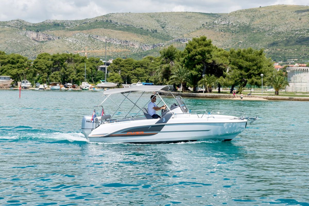 Exterior view of Benetau Flyer 6.6 Space Deck, a Beneteau Flyer 6.6 SpaceDeck motorboat at Grad Trogir, Croatia
